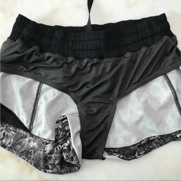 Lululemon Original Hotty Hot Short- Black Angel Wing - Picture 8 of 14